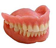 Celkové náhrady se zhotovují v případě bezzubé čelisti po ztrátě všech zubů chrupu. 